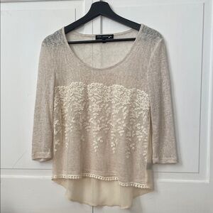 Star Scene Beige Lace Accent Blouse | Size XS